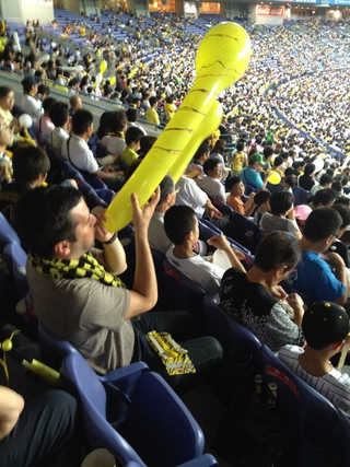 Illustration for article titled Cheerleaders, Endless Chants, And Fan-Created Performance Art: Why Baseball Games In The Far East Feel Like College Football Games